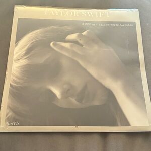 Taylor Swift OFFICIAL calendar